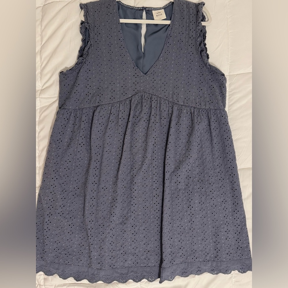Knox Rose Gray Eyelet V-Neck Top